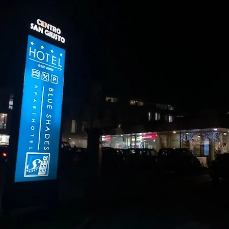 Готель Blue Shades 4*